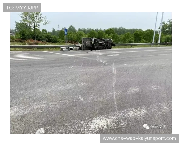 赛车刹车失灵冲出护栏 赛车刹车失灵冲出护栏